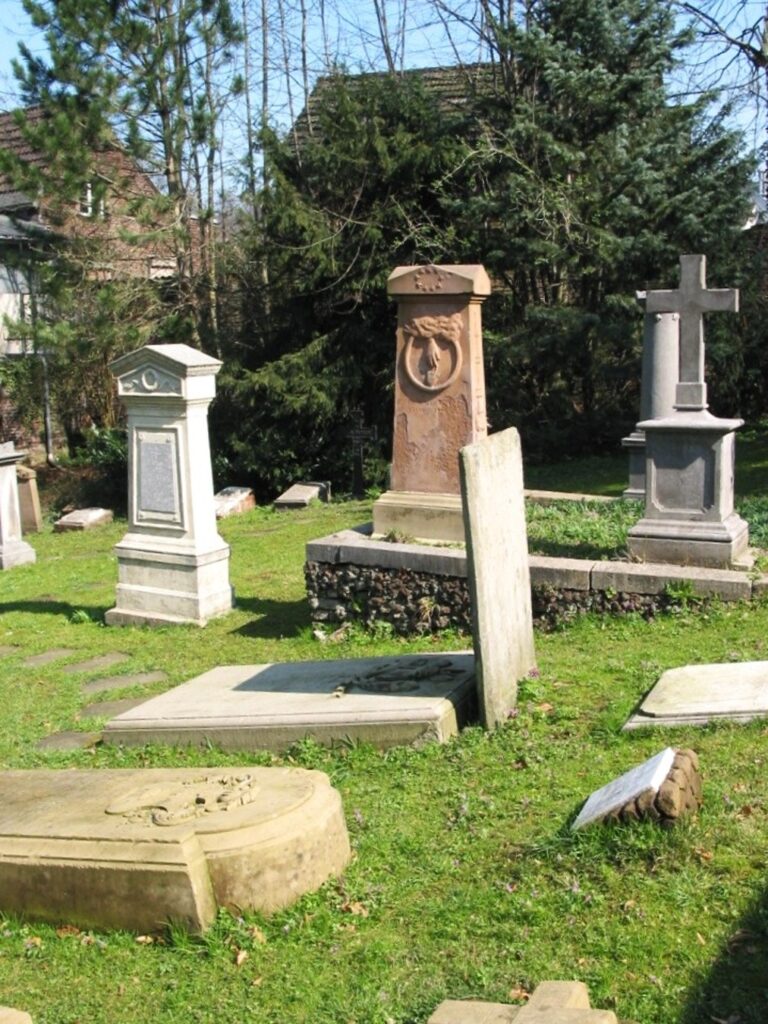 Alter Friedhof neben der Gnadenkirche
(Foto: M. Werling)
