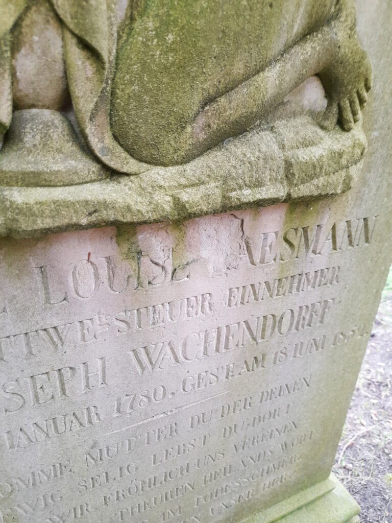 Grabmal der LOUISE KAESMANN (1780-1852) vor der Restaurierung
(Foto: M. Werling)